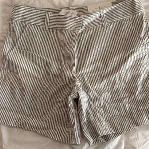 Loft outlet, grey and white seersucker short